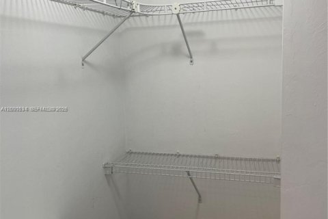 Condominio en alquiler en North Miami, Florida, 2 dormitorios, 163.79 m2 № 2065699 - foto 21