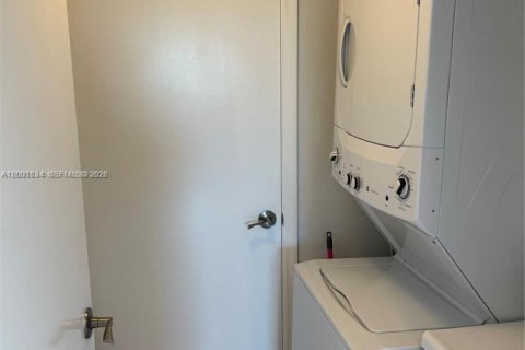 Condominio en alquiler en North Miami, Florida, 2 dormitorios, 163.79 m2 № 2065699 - foto 24