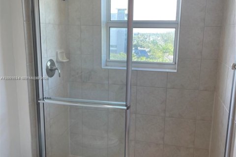 Condominio en alquiler en North Miami, Florida, 2 dormitorios, 163.79 m2 № 2065699 - foto 20