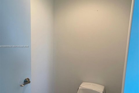 Condominio en alquiler en North Miami, Florida, 2 dormitorios, 163.79 m2 № 2065699 - foto 23
