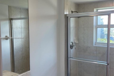 Condominio en alquiler en North Miami, Florida, 2 dormitorios, 163.79 m2 № 2065699 - foto 19