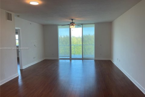 Condominio en alquiler en North Miami, Florida, 2 dormitorios, 163.79 m2 № 2065699 - foto 6