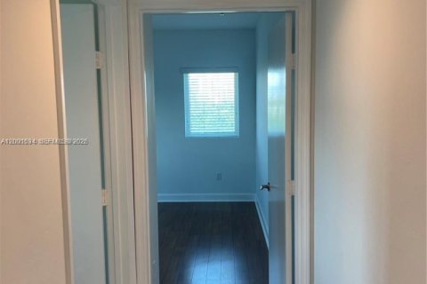 Condominio en alquiler en North Miami, Florida, 2 dormitorios, 163.79 m2 № 2065699 - foto 14