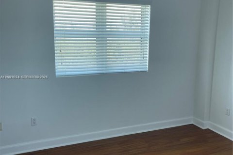 Condominio en alquiler en North Miami, Florida, 2 dormitorios, 163.79 m2 № 2065699 - foto 11