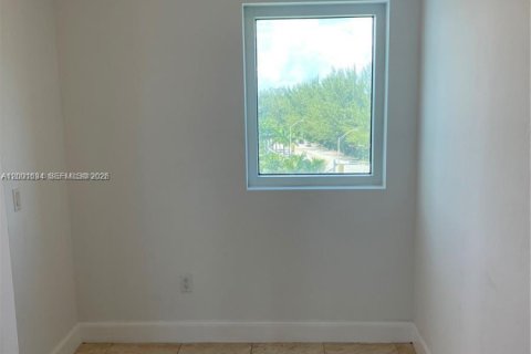 Condominio en alquiler en North Miami, Florida, 2 dormitorios, 163.79 m2 № 2065699 - foto 15