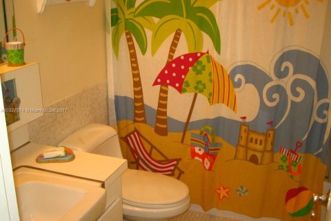 Condo in Hollywood, Florida, 2 bedrooms № 1973601 - photo 7