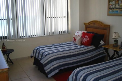 Condo in Hollywood, Florida, 2 bedrooms № 1973601 - photo 6