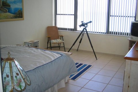 Condo in Hollywood, Florida, 2 bedrooms № 1973601 - photo 5