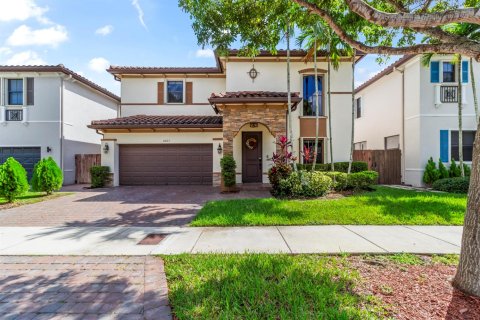 Villa ou maison à Miami, Floride 4 chambres, 281.87 m2 № 2085179