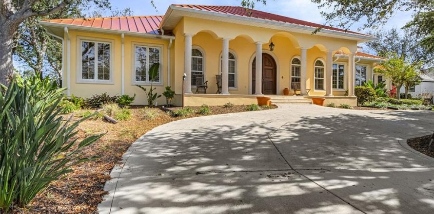 House in Port Charlotte, Florida 3 bedrooms, 335.01 sq.m. № 2136304