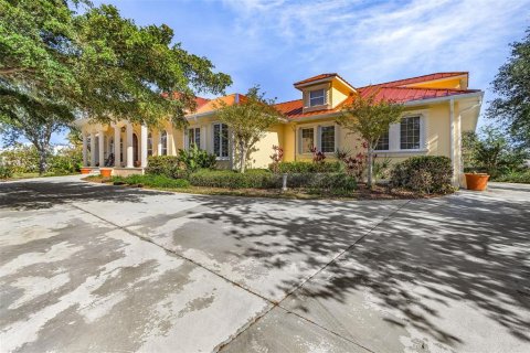 House in Port Charlotte, Florida 3 bedrooms, 335.01 sq.m. № 2136304 - photo 2