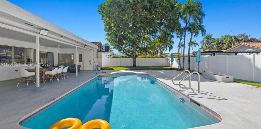 Villa ou maison à Hollywood, Floride 3 chambres, 178.28 m2 № 2029041