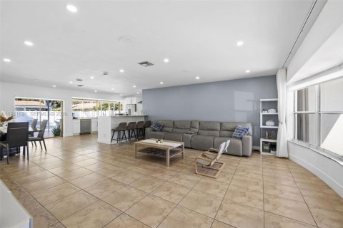 Villa ou maison à vendre à Hollywood, Floride: 3 chambres, 178.28 m2 № 2029041 - photo 2