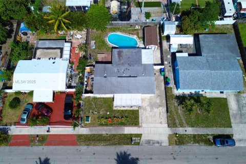 Casa en venta en Fort Lauderdale, Florida, 3 dormitorios, 121.79 m2 № 1742170 - foto 2