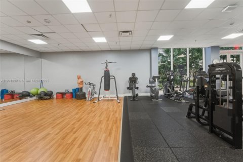 Copropriété à vendre à Hallandale Beach, Floride: 2 chambres, 115.94 m2 № 1975331 - photo 16