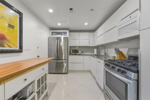 Copropriété à vendre à Hallandale Beach, Floride: 2 chambres, 115.94 m2 № 1975331 - photo 3