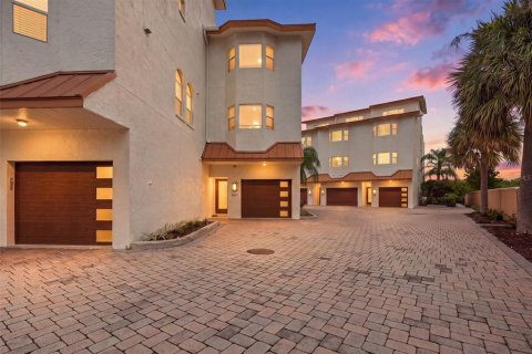 Touwnhouse à vendre à Tierra Verde, Floride: 3 chambres, 195.09 m2 № 2412736 - photo 2