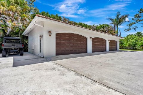 House in Jupiter, Florida 5 bedrooms, 524.43 sq.m. № 2229294 - photo 10