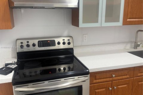 Adosado en alquiler en Lauderhill, Florida, 2 dormitorios, 94.76 m2 № 1729741 - foto 1