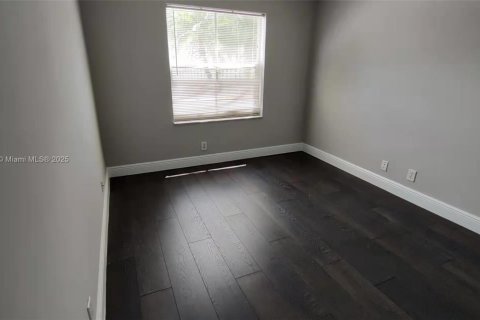 House in Weston, Florida 4 bedrooms, 182.37 sq.m. № 1730758 - photo 18