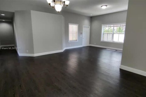 House in Weston, Florida 4 bedrooms, 182.37 sq.m. № 1730758 - photo 5