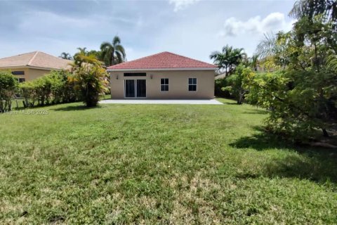 House in Weston, Florida 4 bedrooms, 182.37 sq.m. № 1730758 - photo 2