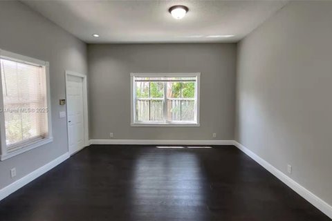 House in Weston, Florida 4 bedrooms, 182.37 sq.m. № 1730758 - photo 4