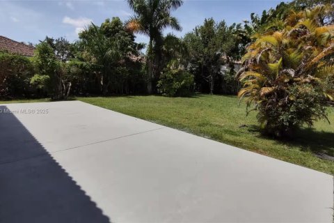 House in Weston, Florida 4 bedrooms, 182.37 sq.m. № 1730758 - photo 21