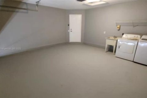 House in Weston, Florida 4 bedrooms, 182.37 sq.m. № 1730758 - photo 23