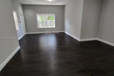 House in Weston, Florida 4 bedrooms, 182.37 sq.m. № 1730758 - photo 3