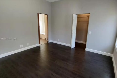 House in Weston, Florida 4 bedrooms, 182.37 sq.m. № 1730758 - photo 11