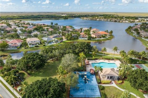 House in Weston, Florida 4 bedrooms, 182.37 sq.m. № 1730758 - photo 27