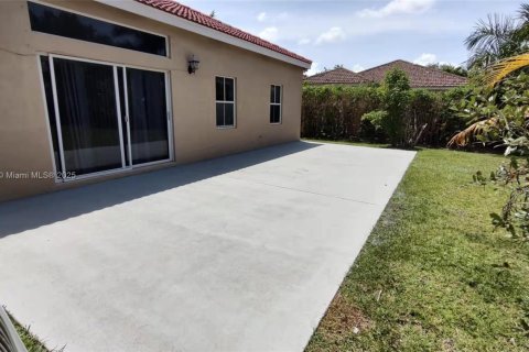 House in Weston, Florida 4 bedrooms, 182.37 sq.m. № 1730758 - photo 20