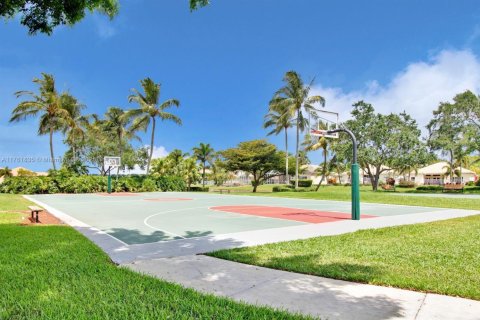 House in Weston, Florida 4 bedrooms, 182.37 sq.m. № 1730758 - photo 30