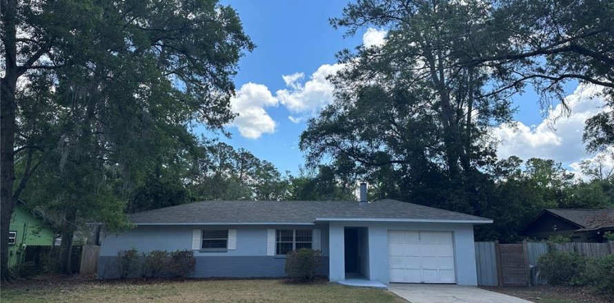 House in Gainesville, Florida 3 bedrooms, 123.56 sq.m. № 2112910