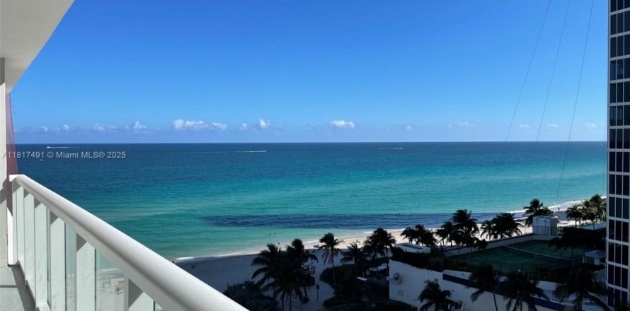 Studio in the Condo in Sunny Isles Beach, Florida  № 1772659