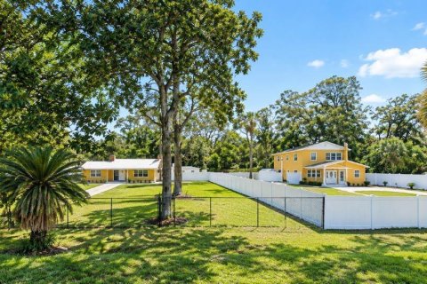 Commercial property in Jacksonville, Florida 4 bedrooms, 199.93 sq.m. № 2393972
