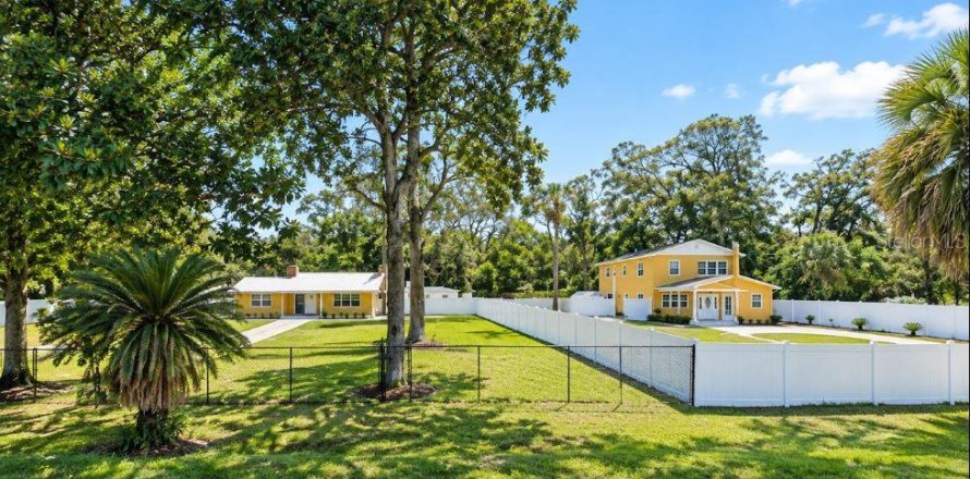 Commercial property in Jacksonville, Florida 4 bedrooms, 199.93 sq.m. № 2393972