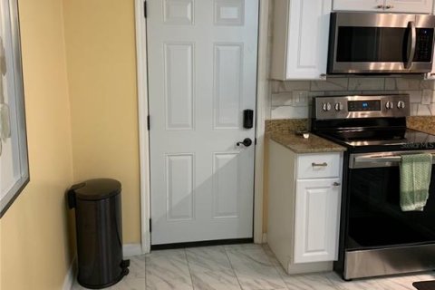 Commercial property in Jacksonville, Florida 4 bedrooms, 199.93 sq.m. № 2393972 - photo 20