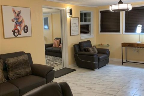 Commercial property in Jacksonville, Florida 4 bedrooms, 199.93 sq.m. № 2393972 - photo 16