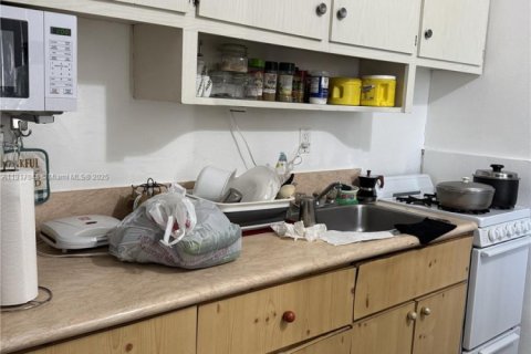 Купить коммерческую недвижимость в Майами, Флорида № 1974352 - фото 13