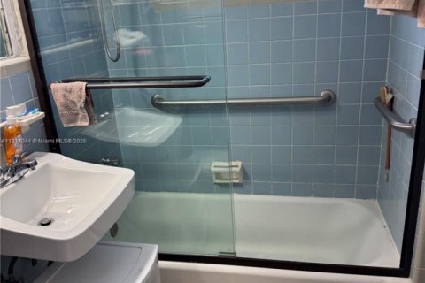 Купить коммерческую недвижимость в Майами, Флорида № 1974352 - фото 9