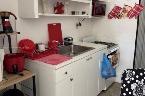 Купить коммерческую недвижимость в Майами, Флорида № 1974352 - фото 10