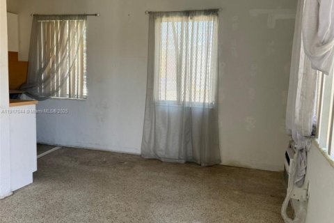 Купить коммерческую недвижимость в Майами, Флорида № 1974352 - фото 3