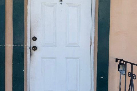 Купить коммерческую недвижимость в Майами, Флорида № 1974352 - фото 8