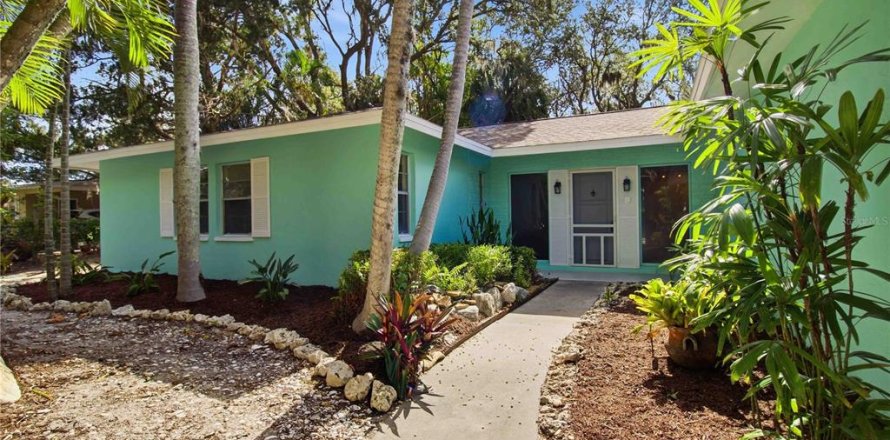 House in Sarasota, Florida 3 bedrooms, 158.68 sq.m. № 2196461