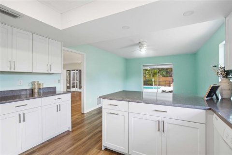 House in Sarasota, Florida 3 bedrooms, 158.68 sq.m. № 2196461 - photo 15
