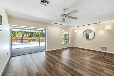 House in Sarasota, Florida 3 bedrooms, 158.68 sq.m. № 2196461 - photo 7