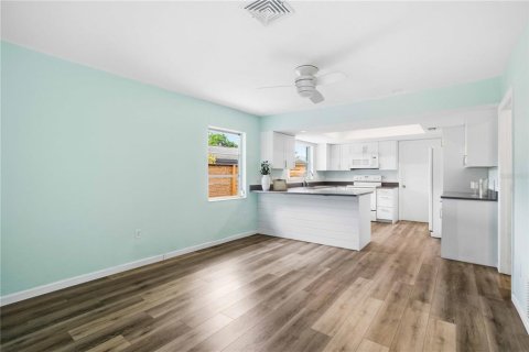 House in Sarasota, Florida 3 bedrooms, 158.68 sq.m. № 2196461 - photo 19