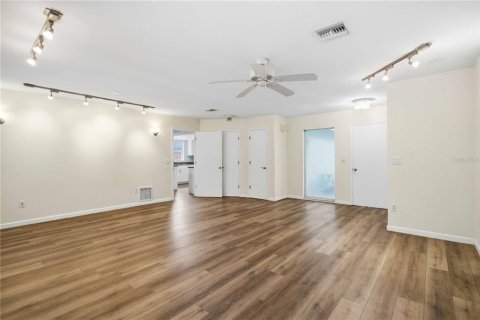 House in Sarasota, Florida 3 bedrooms, 158.68 sq.m. № 2196461 - photo 11